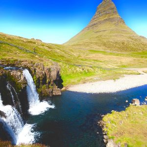 Scenic view of Churchmountain in Iceland: green hills, clear water, and lots of nature!
