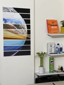 Wall decoration and items on shelves