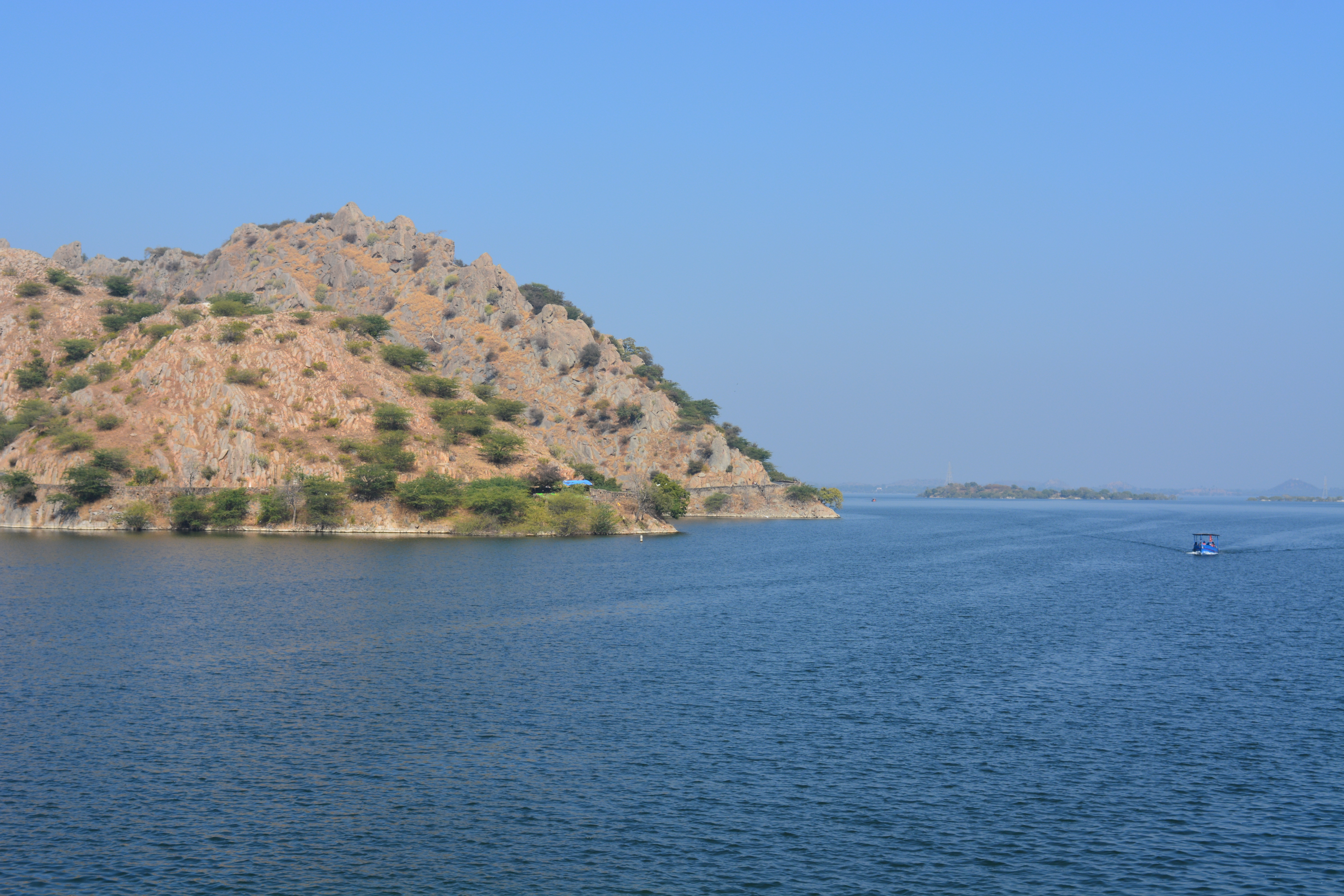 A hill near to the lake in Udaipur
#lake #mountain