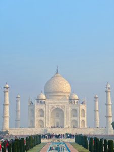 View larger photo: Magnificient structure of the beautiful Taj Mahal.