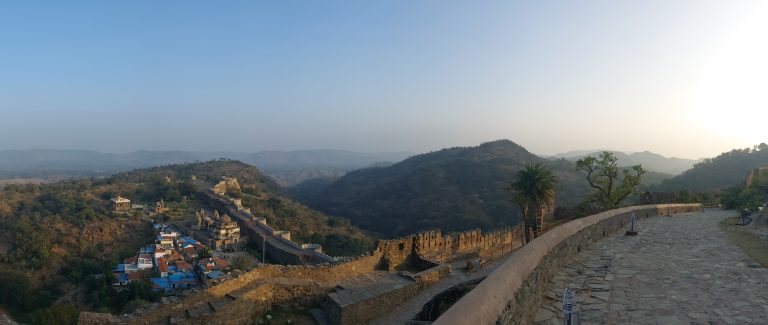 Kumbhalgarh Fort, settlement, hazy mountain vista,