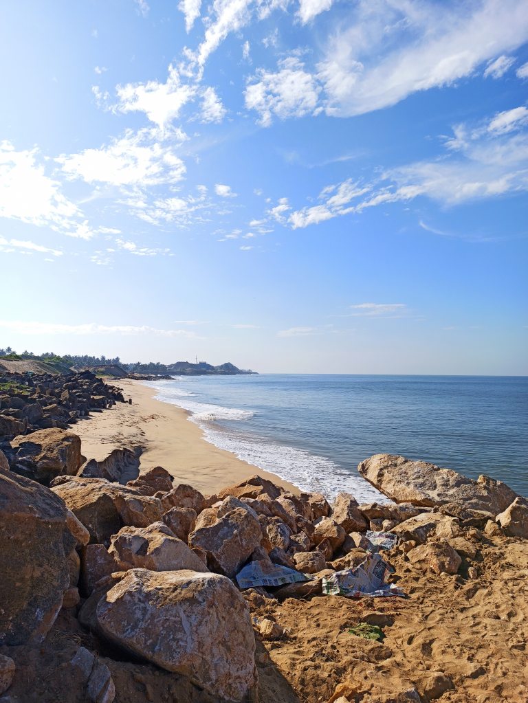 Chavara Beach is located in the Kollam District of Kerala state. This beach offers a long view of the coastal area.