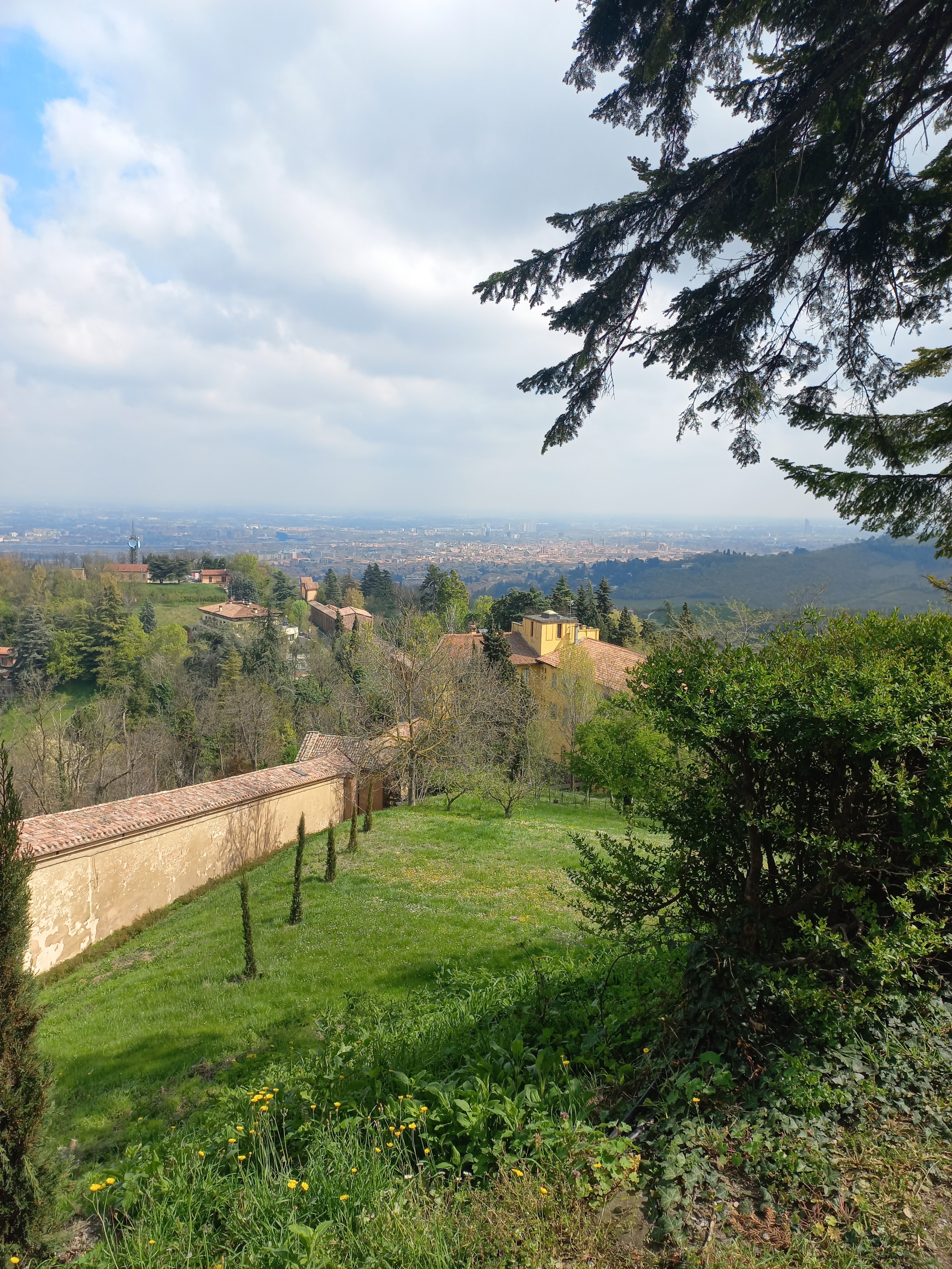 Beautiful green hills sorrounding the city of Bologna