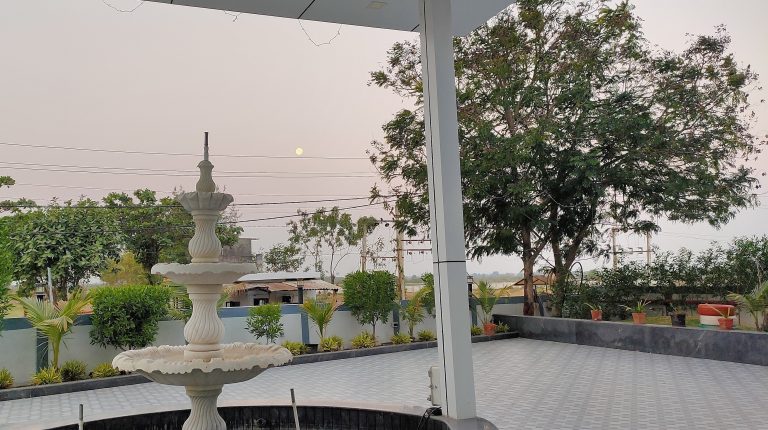 A mesmerising morning scene with a fountain under the moon’s watchful gaze.