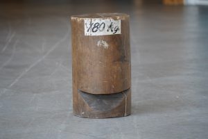 Fake 180Kg vasque weight lifting log
