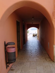 View larger photo: Passage through building between two streets