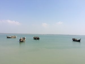 孟加拉国科克斯巴扎尔马赫斯卡利岛的水上小船
