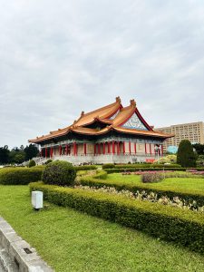 Many tourist are visiting on Chiang Kai-Shek Memorial Hall.