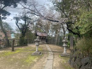 Inahana Park, Chuo-ku, Chiba City, Chiba Prefecture Shrine in the park