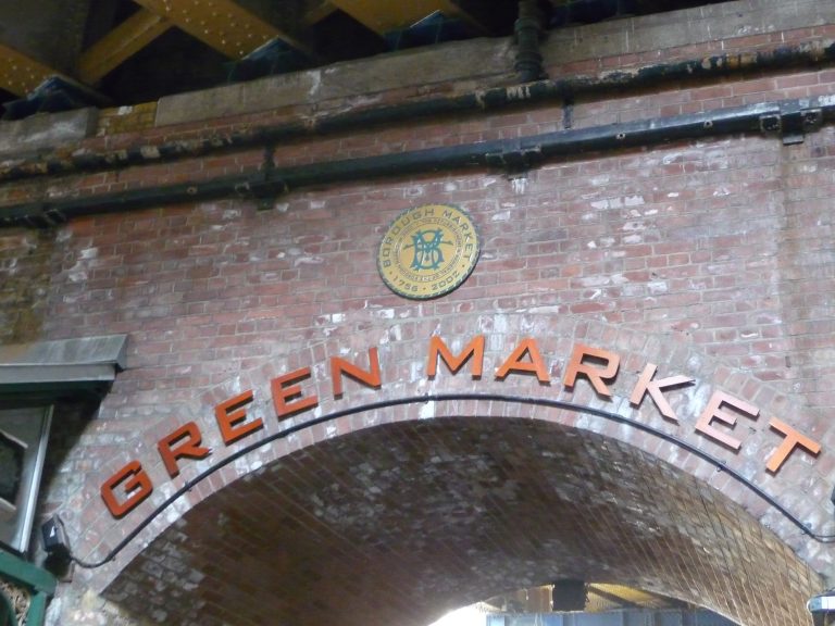 Brick archway with Green Market sign and within a circular badge above the arch (Chicago, Illinois)