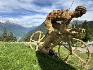 View larger photo: A cyclist made of straw rides to the right, nearly out of the picture (location: Col de Télégraphe).