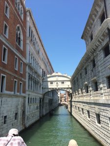 Ponte della Paglia bridge spanning Rio del Palazzo (Venice, Italy)