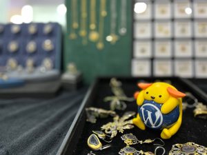 Wapuu Wallpaper Collection: Wapuu and Jewelry