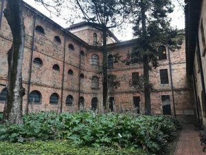  The tranquil courtyard of the convent within the Colombian Nacional Museum, featuring elegant architecture and lush greenery