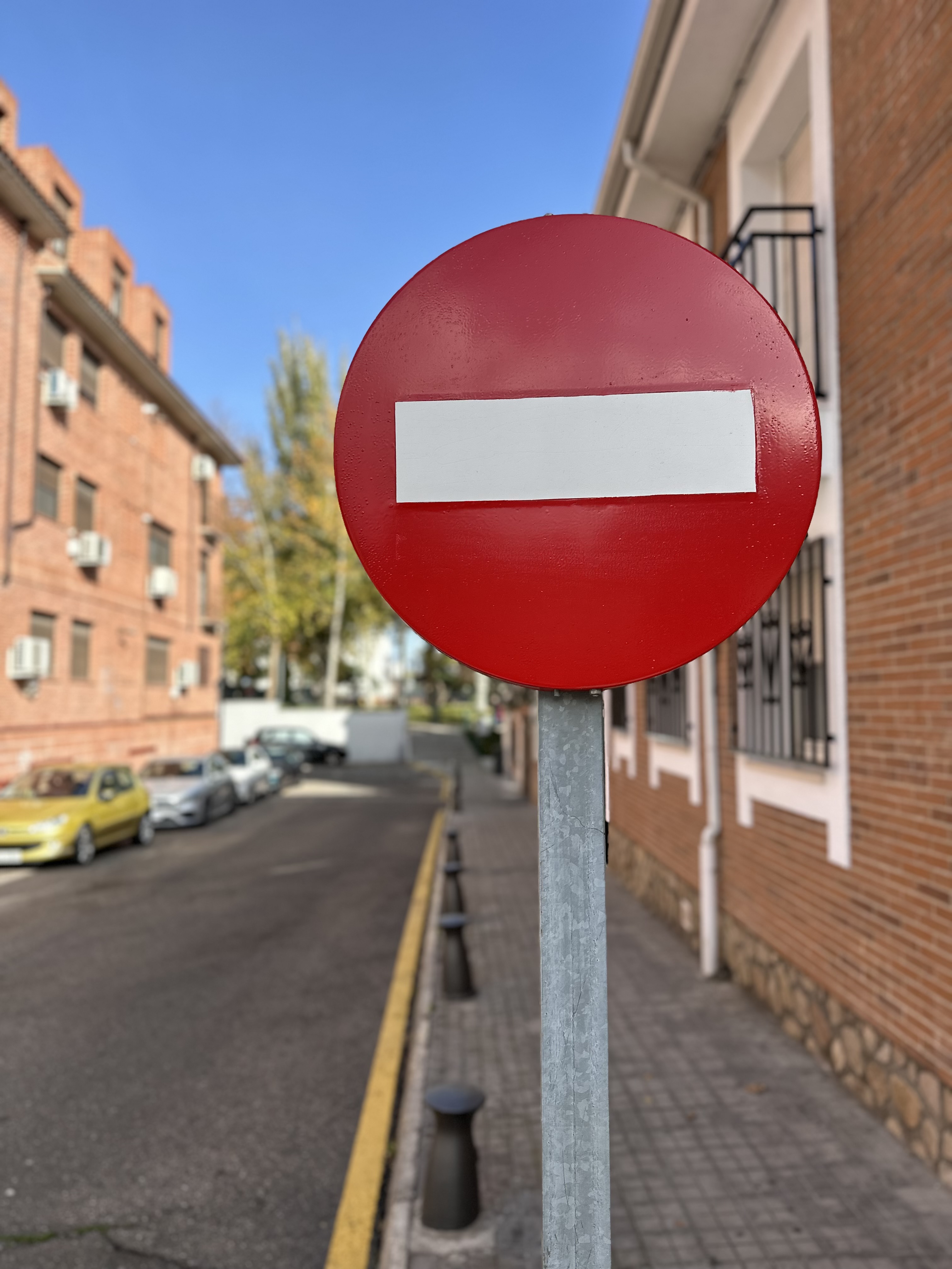 Wrong way street sign