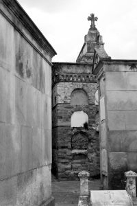 A set of exposed brick vaults, mausoleum type, is located in the Central Cemetery in Bogotá. These vaults are located between the alleys of the cemetery and some have been abandoned for some years.