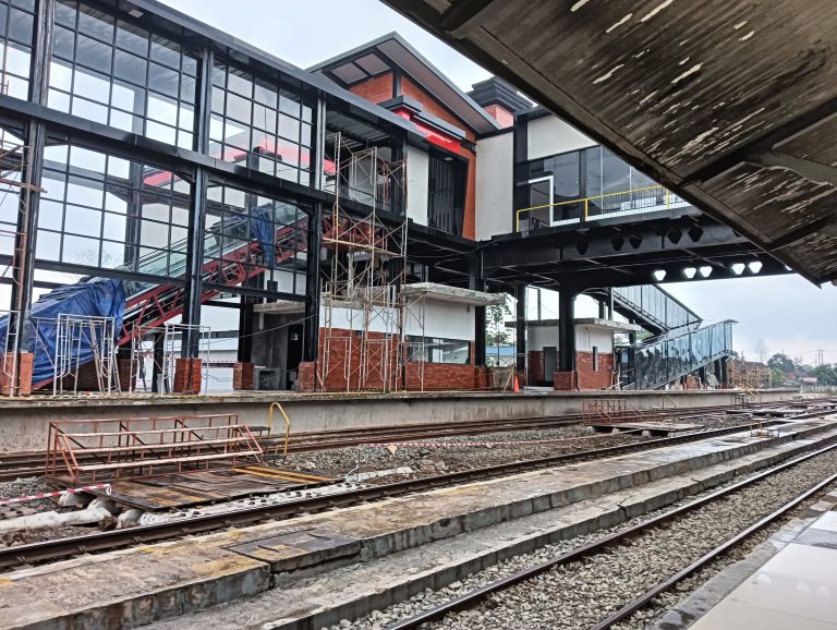 The New Cicalengka Station building, Still in the finishing process