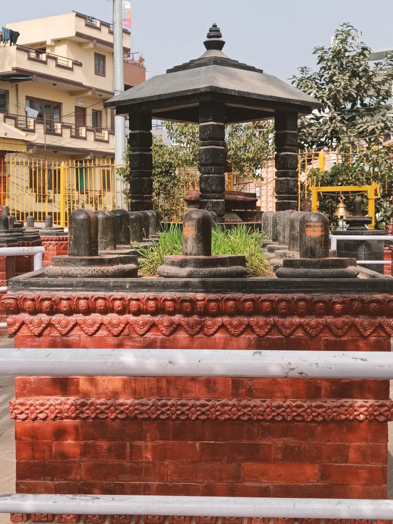 The shape of the linga structure represents the formless nature of the god. It is placed in the circular base called Yoni. People believe that they get spiritual enlightenment when they worship.