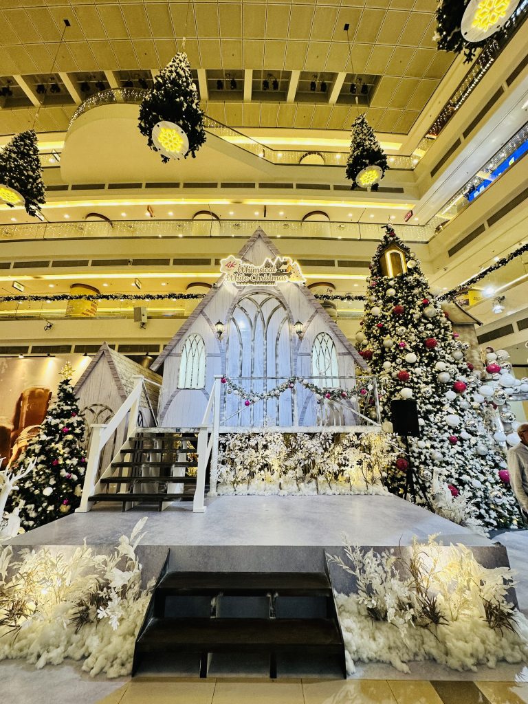 A stage was created inside a mall in Malaysia on the occasion of Christmas.