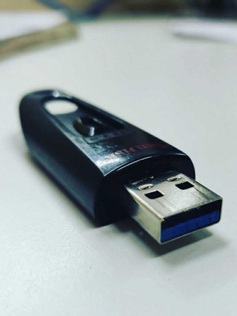 Pen drive close