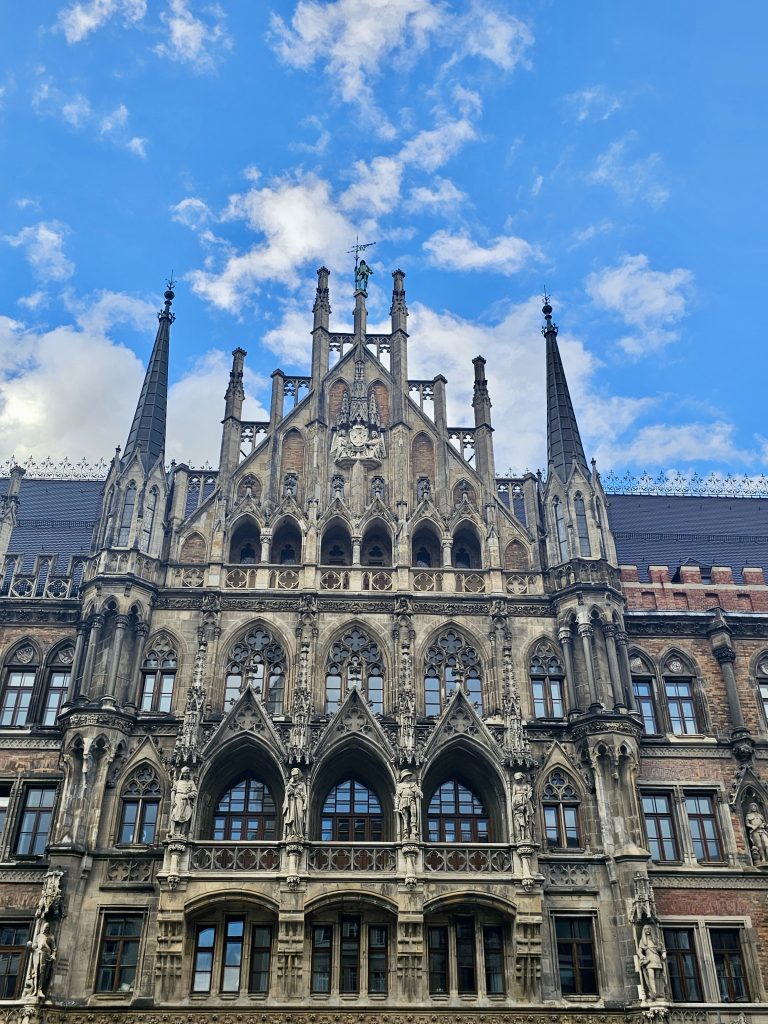 The impressive facade of the New Town Hall in Munich, a masterpiece of Neo-Gothic architecture.