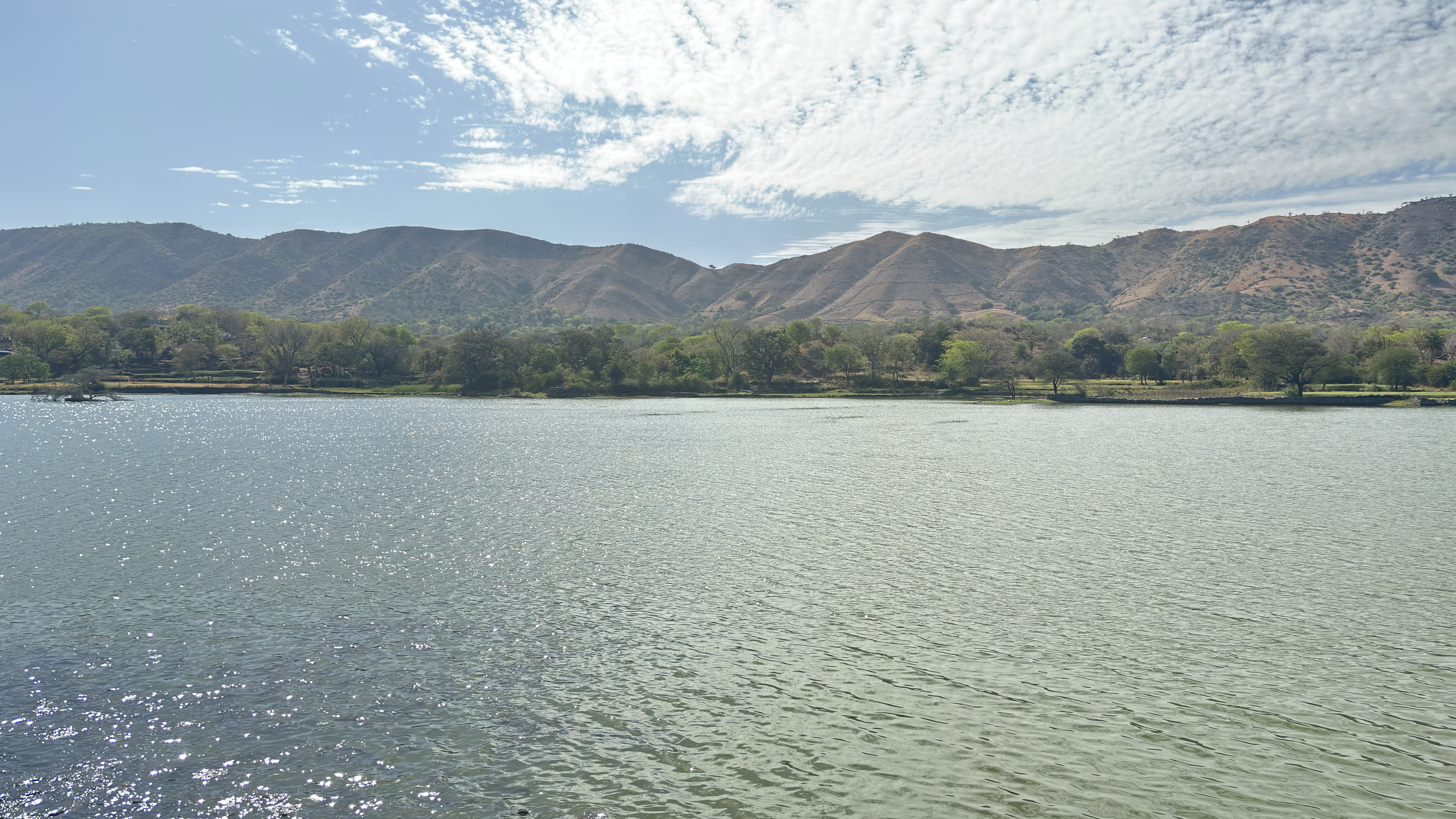 A perfect blend of water, greenery, and hills.