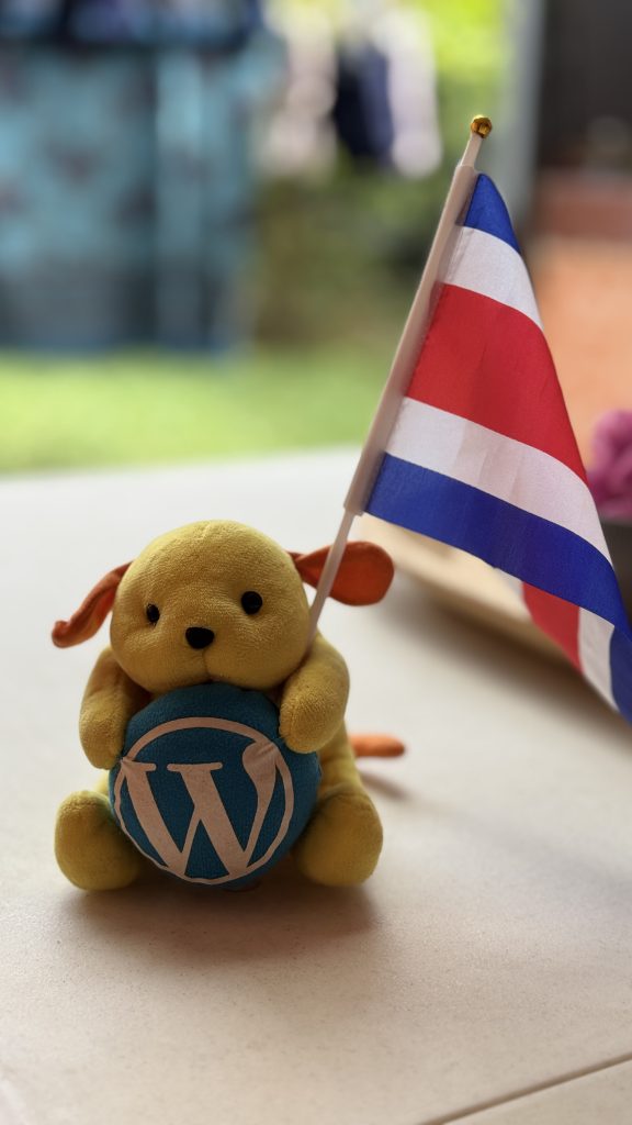 Wapuu with the Costa Rica flag.