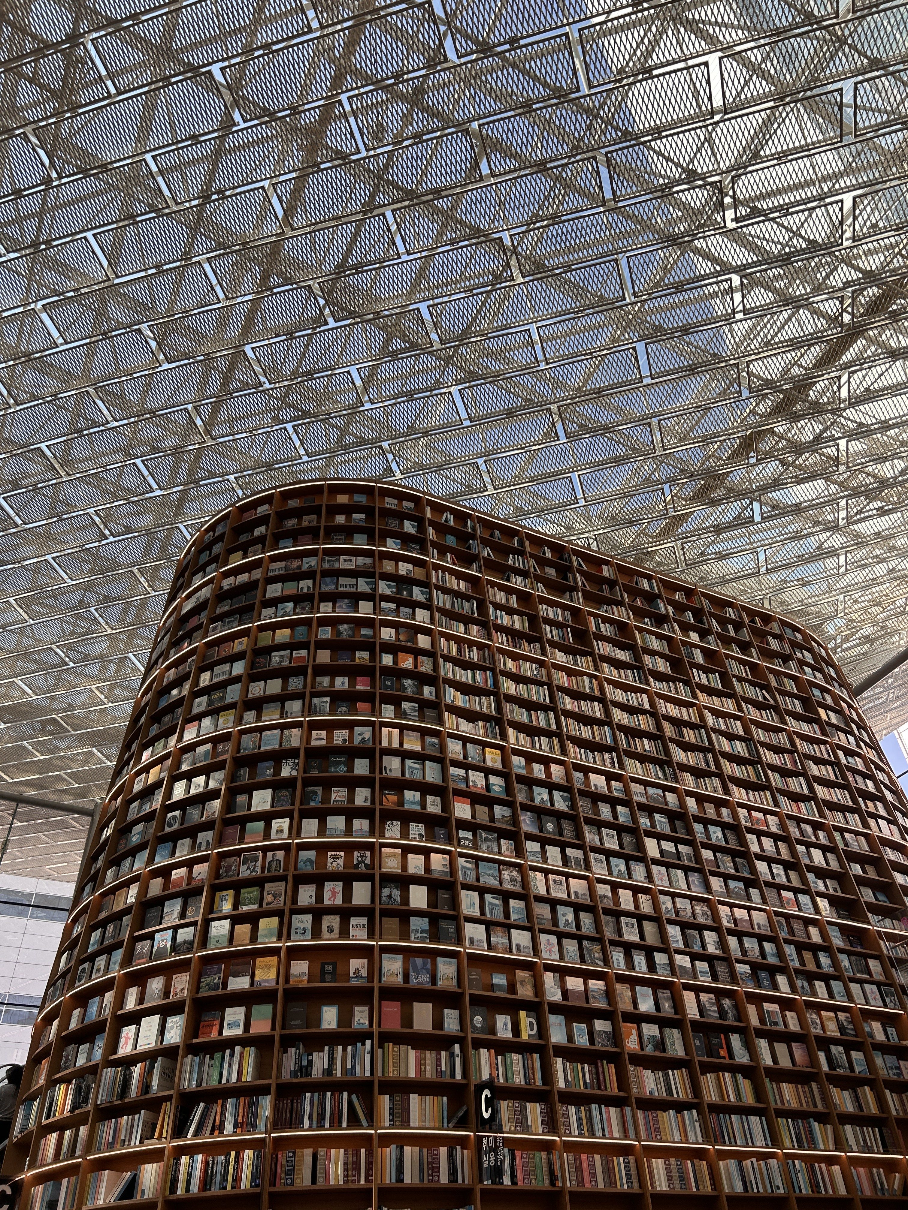 A spacious building that houses a large library, emphasizing its role as a center for knowledge and community engagement.