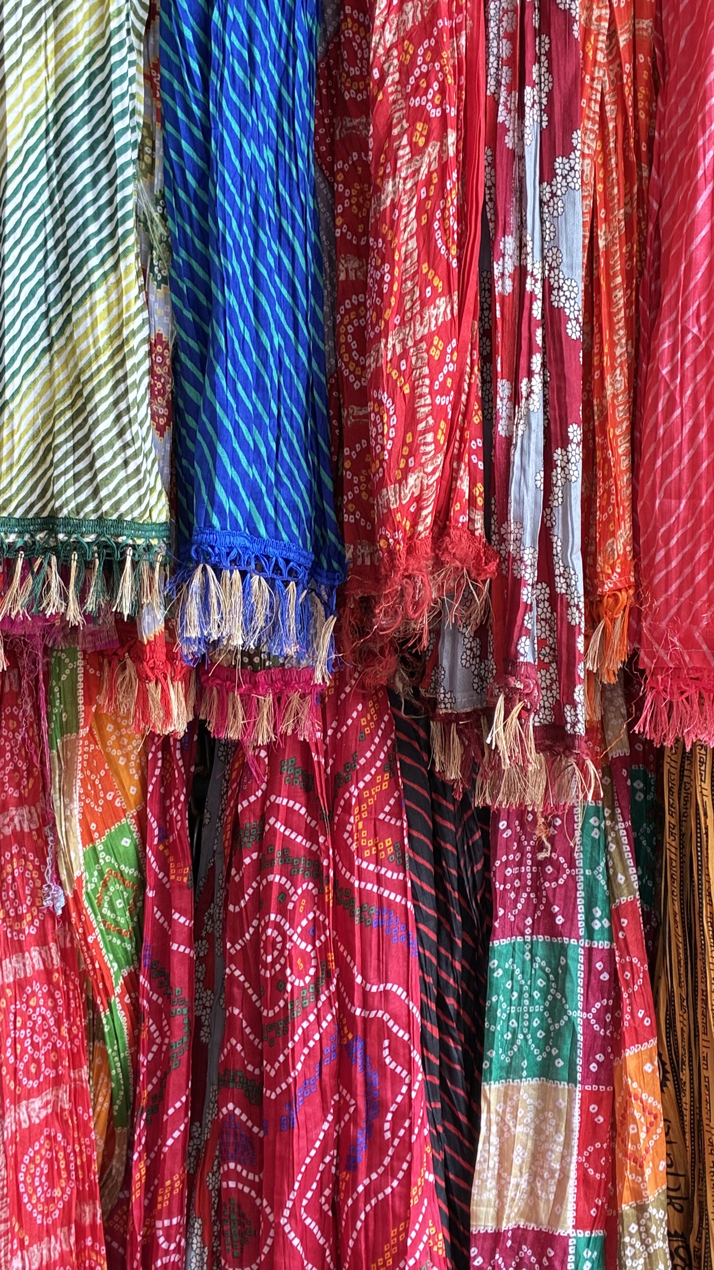 A bustling scene at Jaipur&rsquo;s Johari Bazar, with colorful stalls capturing the market&rsquo;s vibrant charm. 