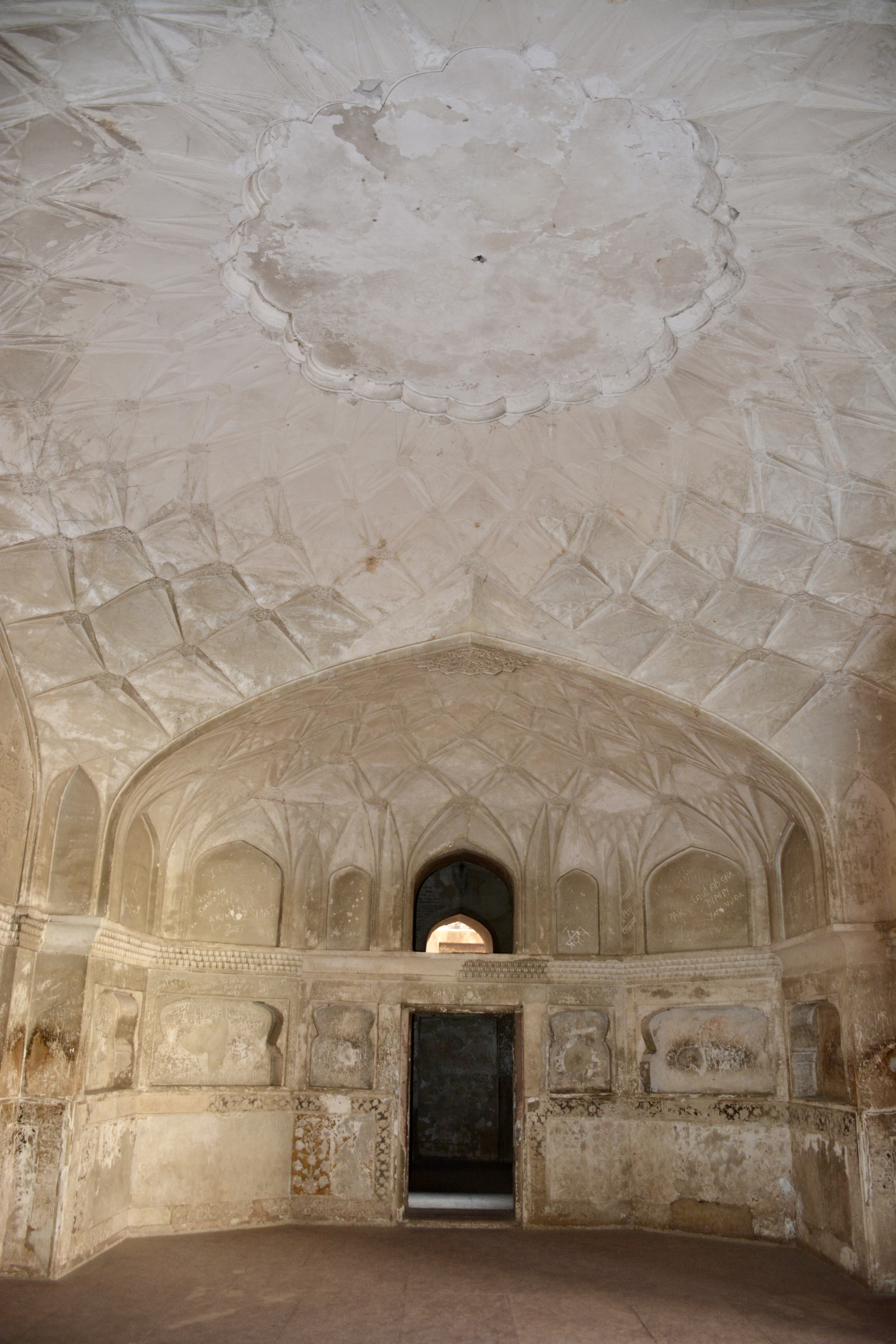 A beautifully aged interior dome at Agra Fort, with faded stucco work and geometric patterns that hint at the fort’s Mughal-era artistry.