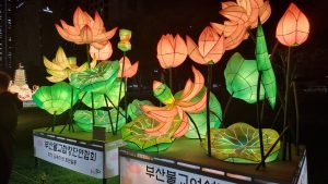 Glowing lotus lanterns at Busan’s Lotus Lantern Festival, celebrating Buddha’s Birthday with light and harmony.
