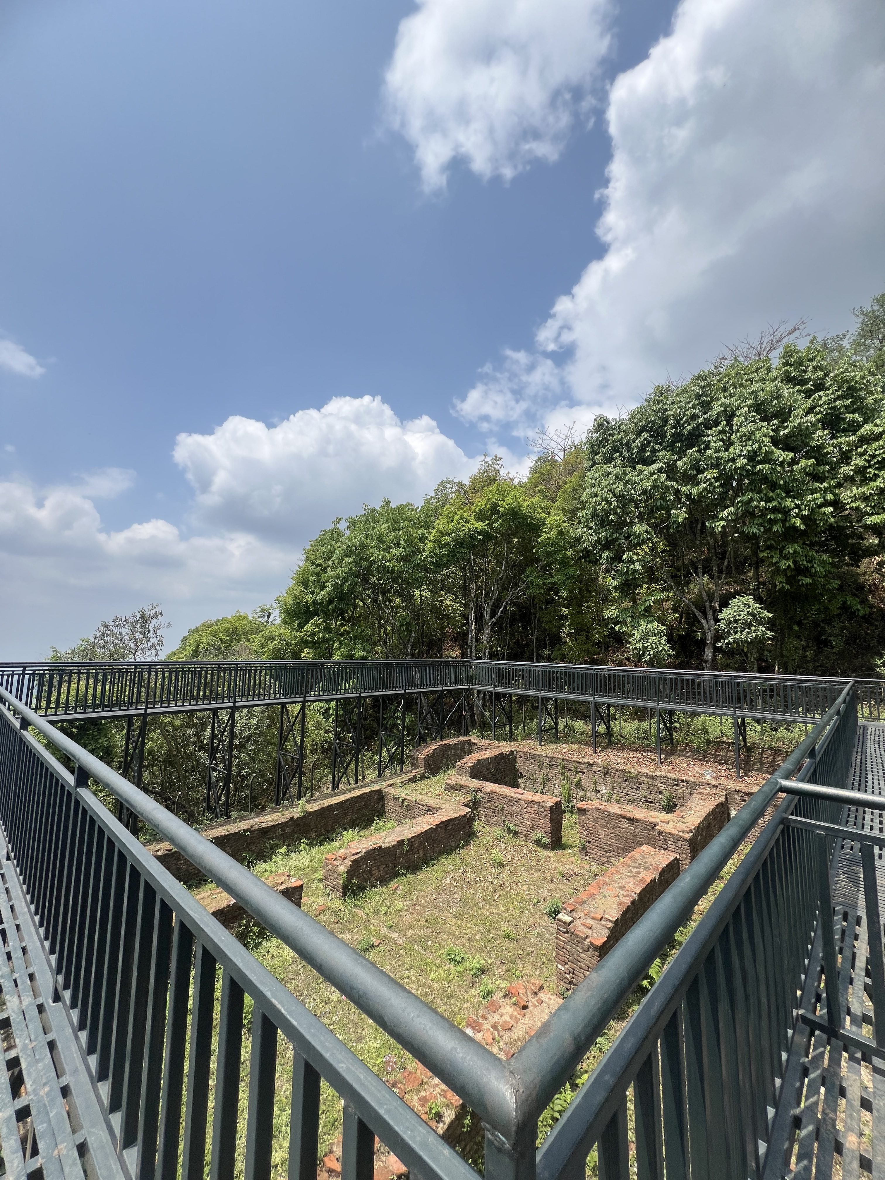 The photo shows Sindhuli Gadhi, a historic fort in central Nepal, famous for the Sindhuligadhi War between the Gorkha Army and British troops. Now in ruins, it remains a popular tourist site.