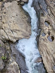 The Chalipuzha River forcefully cuts through rocks, creating natural potholes and erosion marks. The textures of the stone and white water contrast beautifully. Captured in Thusharagiri Falls, Kozhikode, Kerala, showing nature’s sculpting power. 