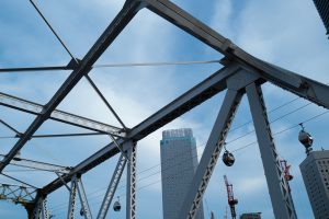 

A 500-meter boardwalk built on a former 1911 Japan National Railways track, featuring three bridges and views of Minatomirai skyscrapers, Air Cabin, and the city cable car.