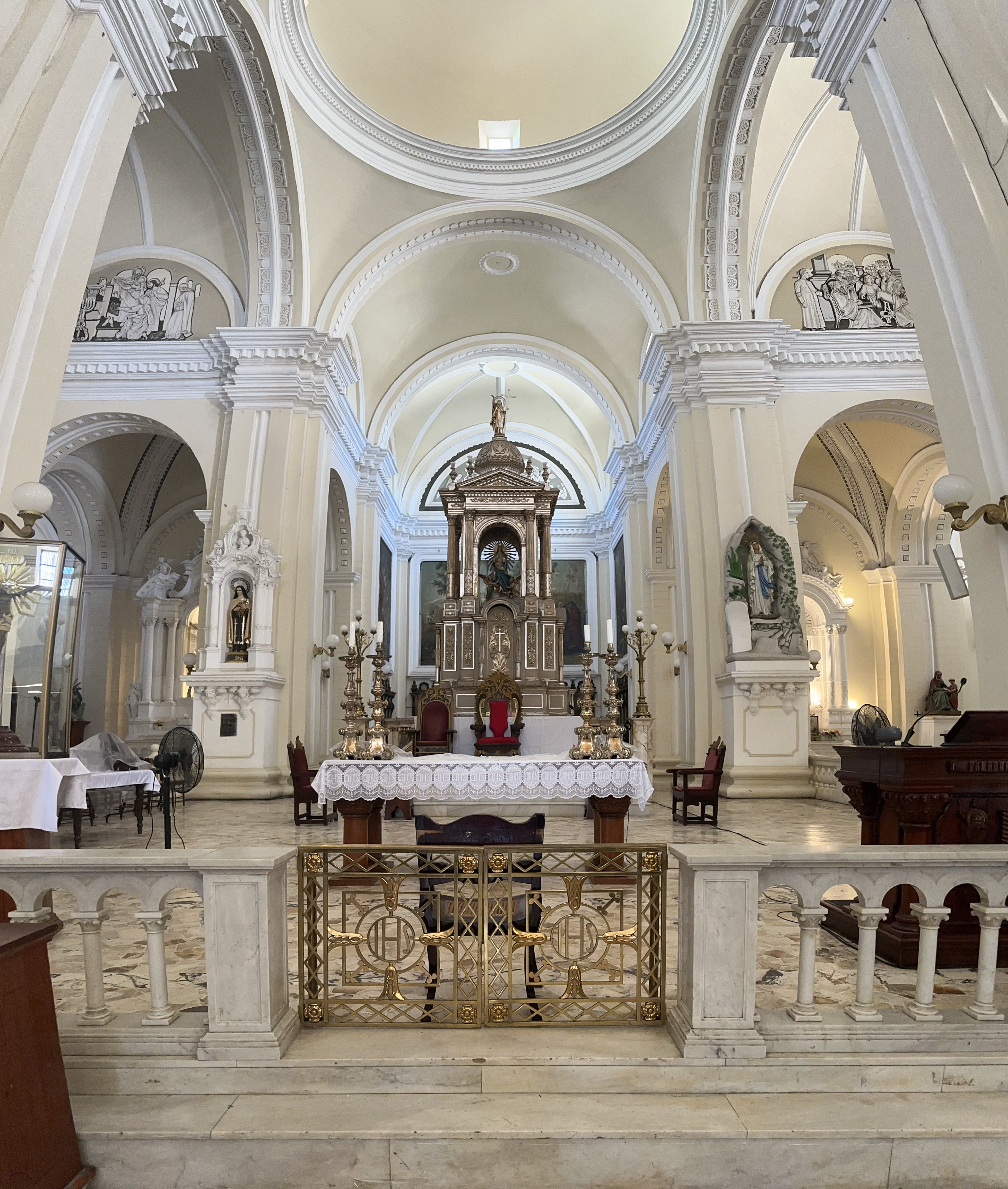 Church located in Leon's central park square