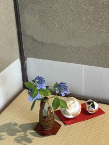 corner of the room with brown coloured small vas with lavender flower, old style Japanese room, hydrangeas 