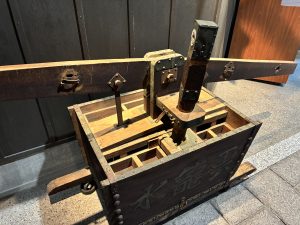 An old fashioned wooden rocker arm hand pump from Japan. 雲龍水　日本の古い放水機