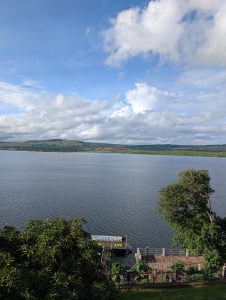 A photo of clear sky at lake Victoria. The weather is calm , no tides , just some fine breeze
