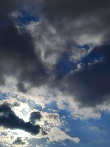 Photo of the sky in Costa Rica at different times and weather, here showing a cloudy afternoon.
