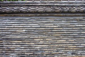 Walls made from recycled traditional Japanese roof tiles, registered as cultural properties.
