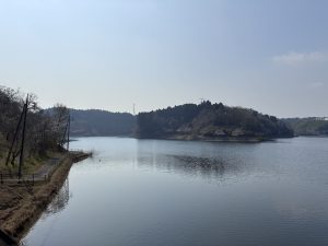 A calm lake with a peaceful shoreline at Nagara Dam Lake, Nagara Town, Chosei District, Chiba Prefecture.