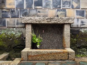 A small flower is placed on the left side of the basin in Kurashiki, Okayama.