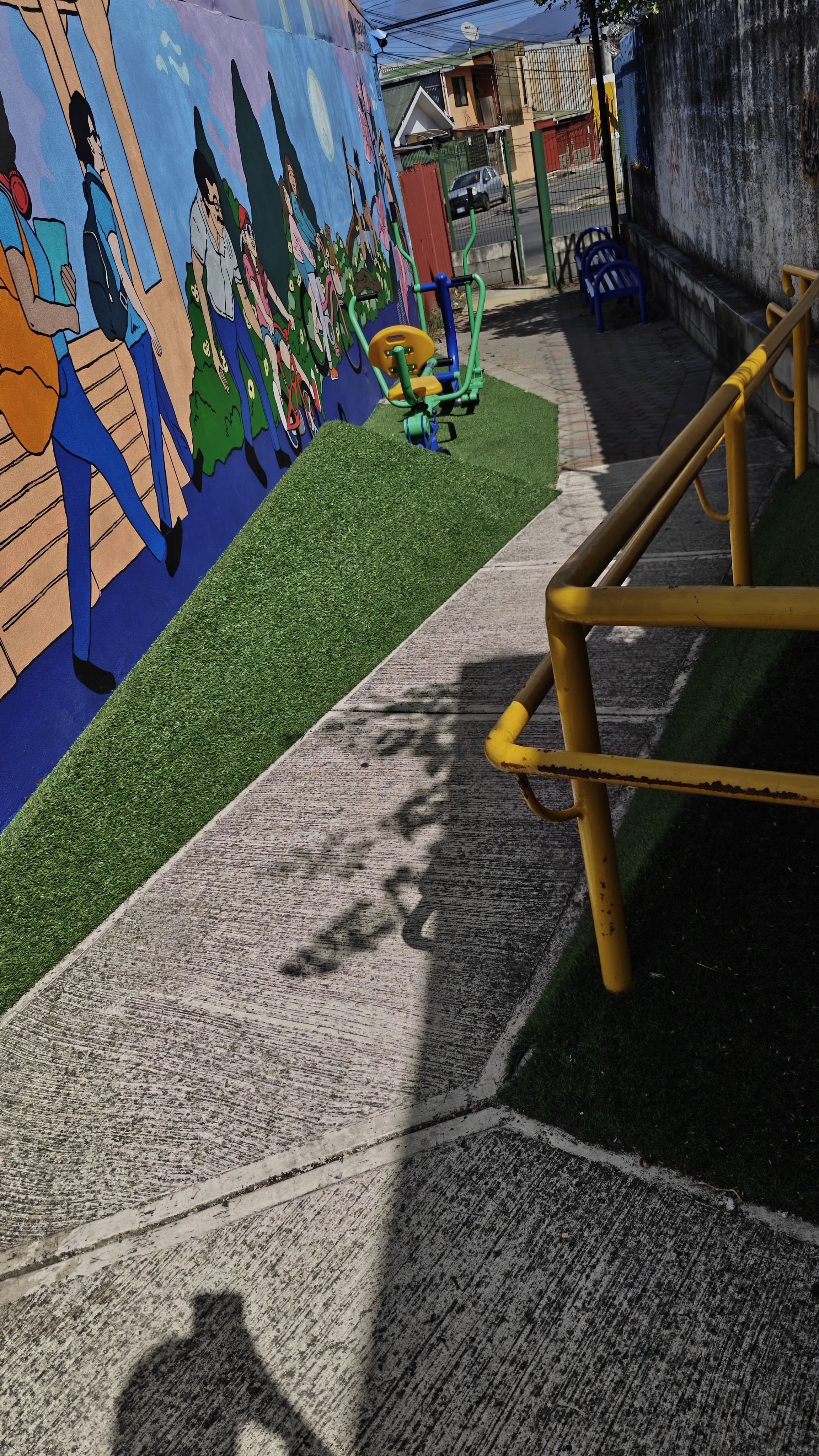 It is a corridor that represents the union of the community of Jardines de Moravia, Costa Rica