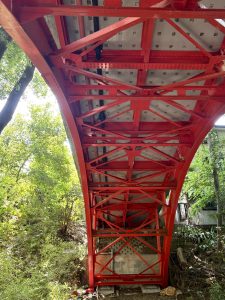 This photo was taken from below of the Golf Bridge in Todoroki Valley, Setagaya Ward, Tokyo.