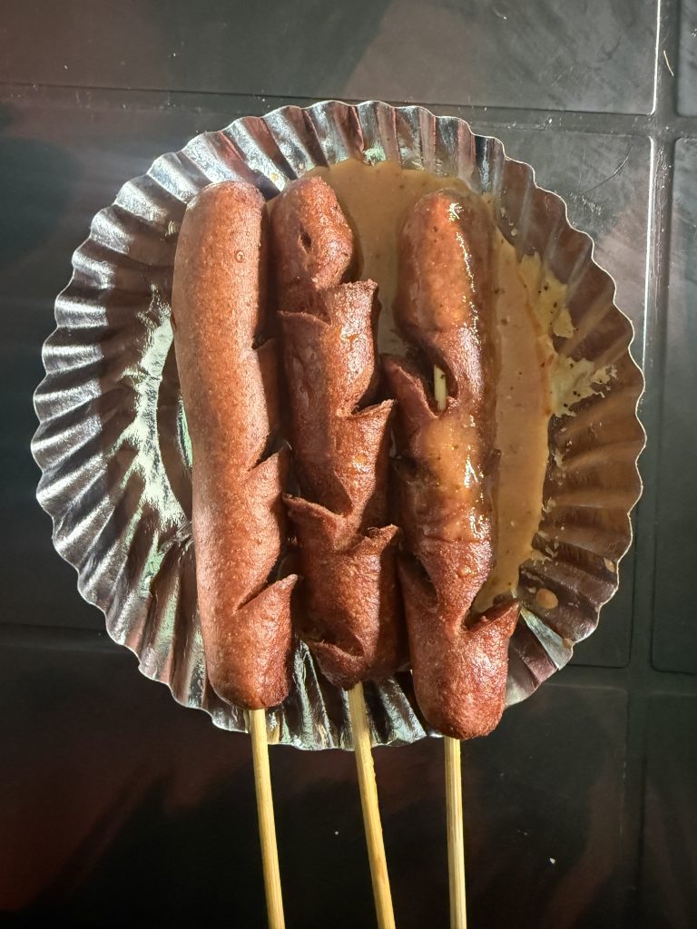 3 sussage on paper plate