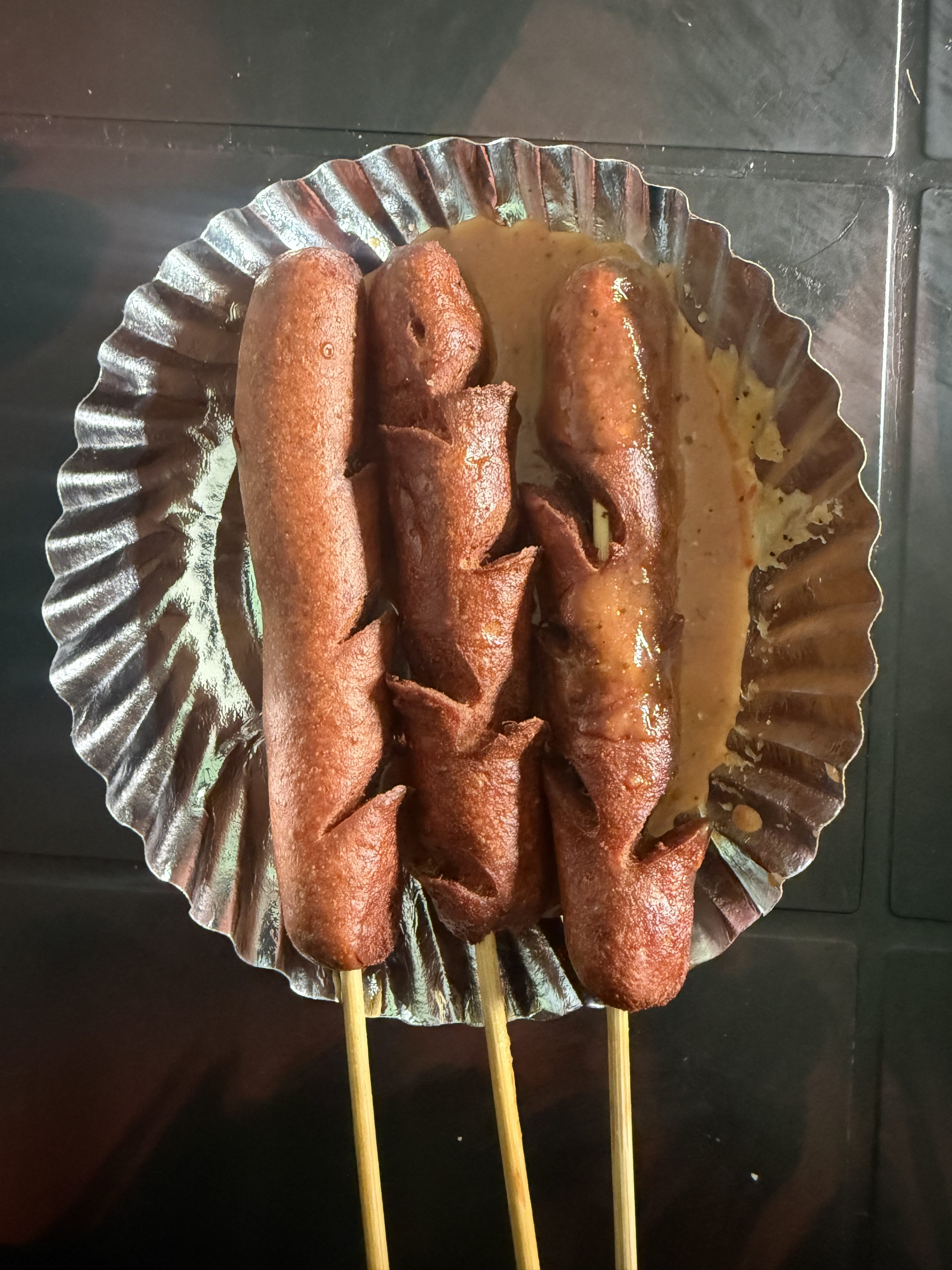 3 sussage on paper plate