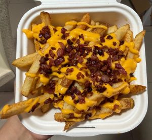 Seasoned French fries topped with cheddar cheese sauce and crispy bacon.
