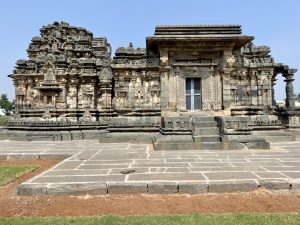 The richly decorated front façade displays finely carved pillars, ornate doorways, and intricate sculptures that highlight the temple’s remarkable craftsmanship. Captured at Kasivisvesvara (also known as Kavatalesvara or Kashivishveshvara) Temple, Lakkundi (Lokkugundi), Gadag district, Karnataka.
