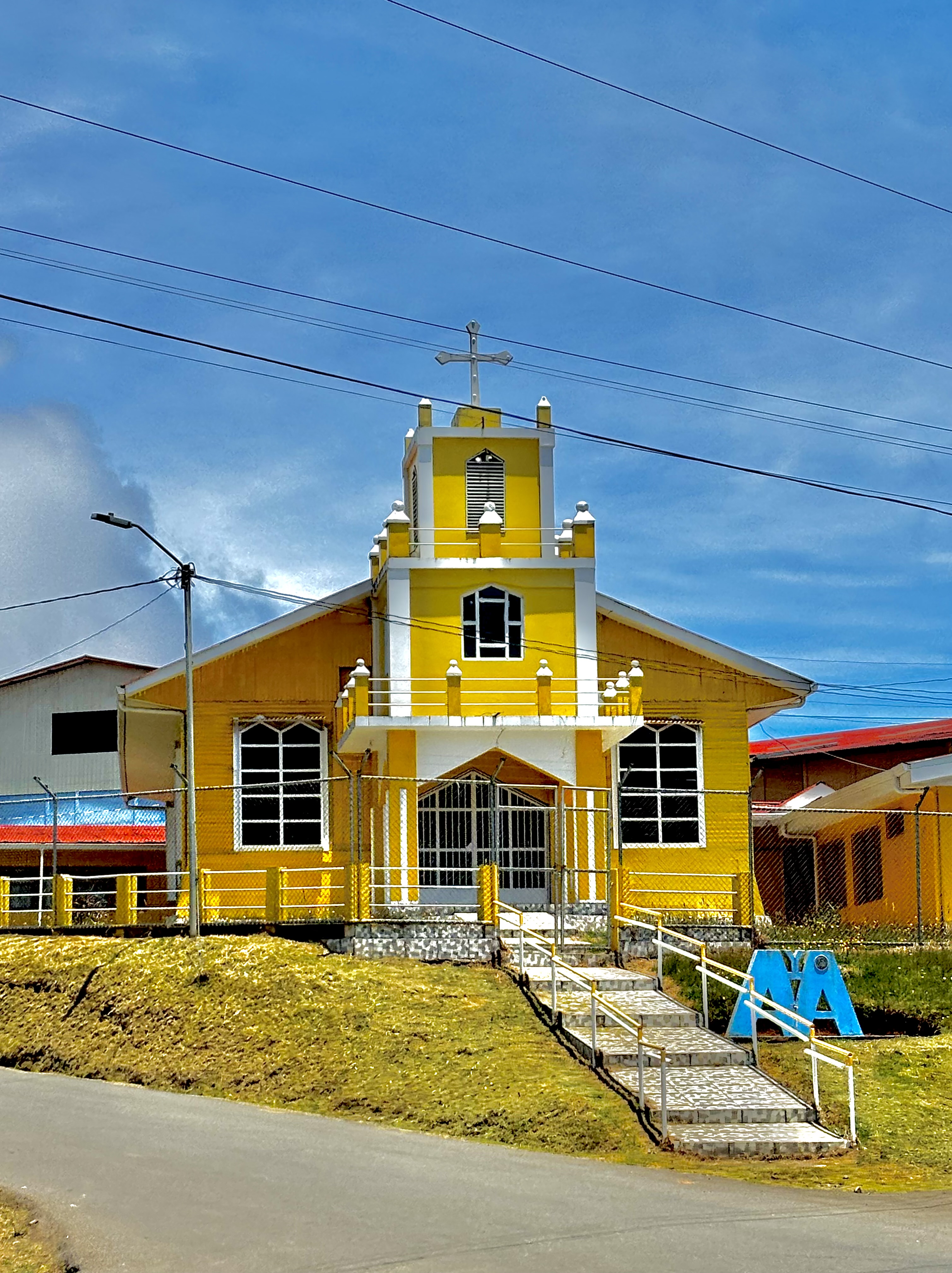 A yellow wooden building.