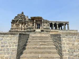 The grand entrance of the Nanneshwara (Nannesvara) Temple is reached by a flight of stone steps, leading to beautifully carved walls and pillars. The temple showcases the remarkable craftsmanship of the Western Chalukya period. Captured at the Lakkundi (Lokkugundi) Temple Complex, Gadag district, Karnataka.
